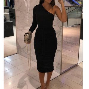 Fitted black one shoulder midi dress